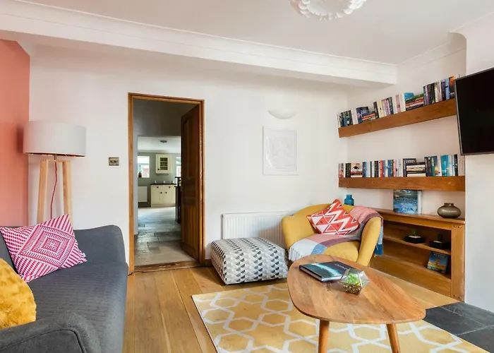 The Madras Cottage - Bright 3Bdr Home With Garden